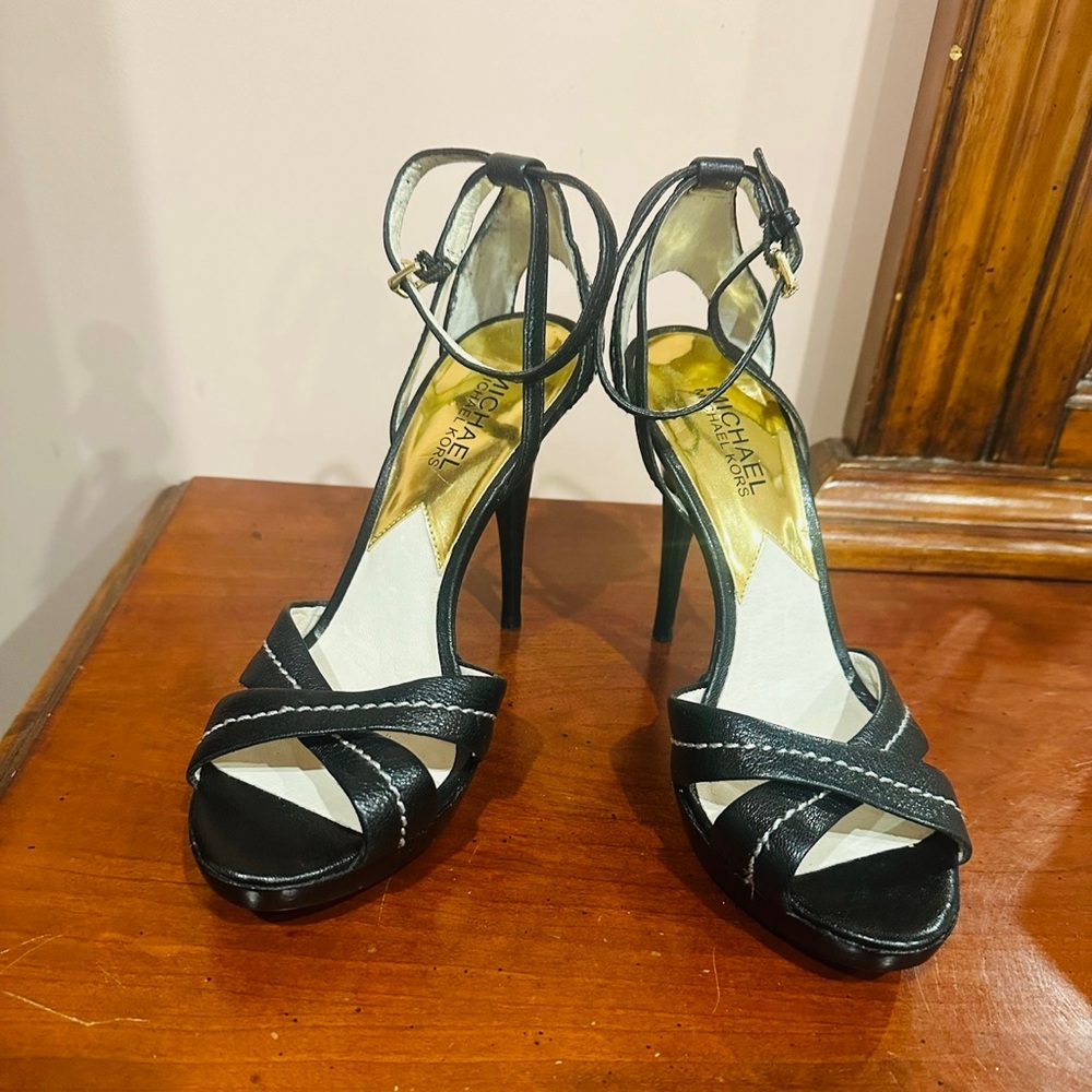 Michael Kors Black Leather Ankle Strap Sandals/ Size 7 - Picture 1 of 4